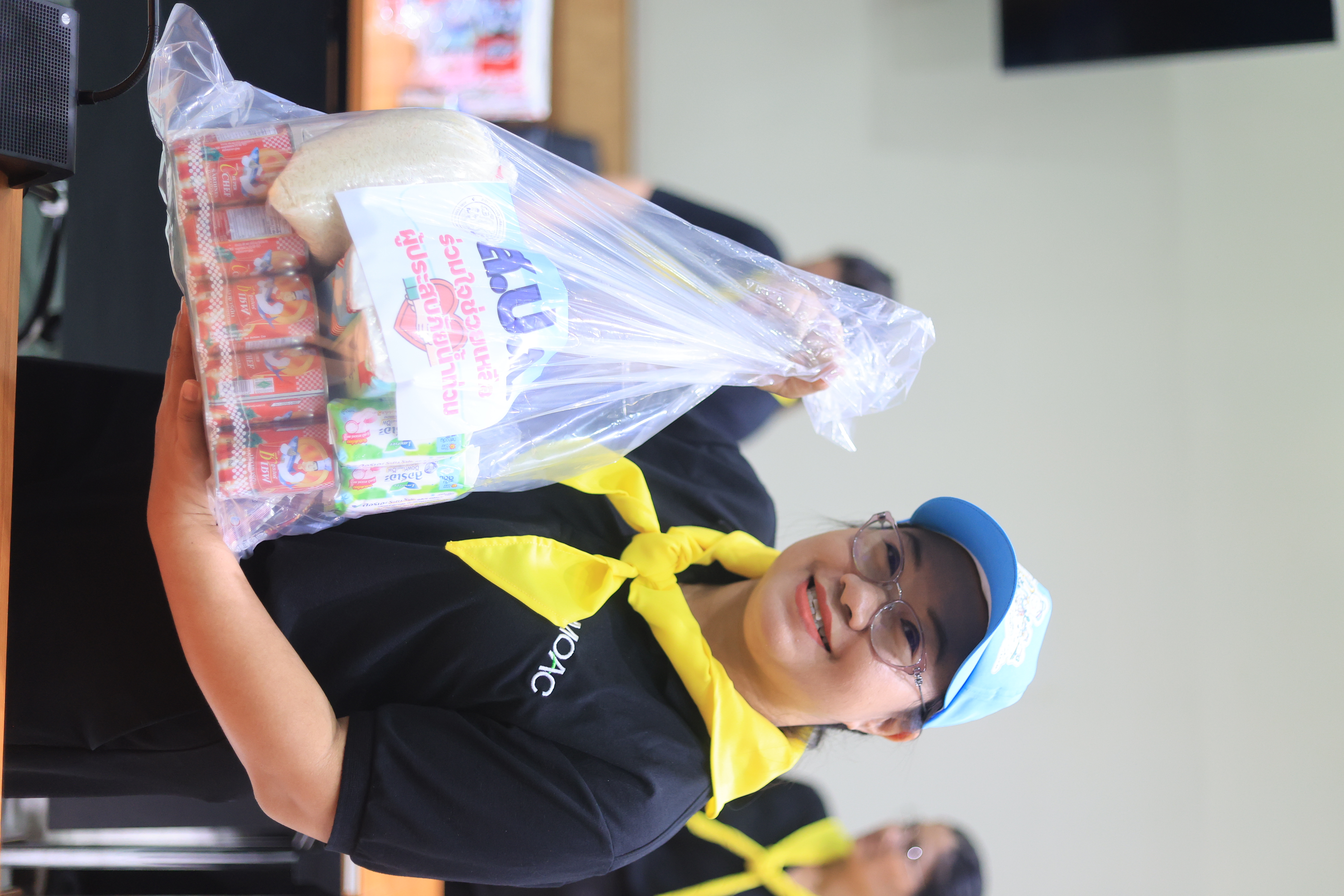 title - ส.ป.ก. ระดมจิตอาสาเตรียมถุงยังชีพ ส่งต่อความห่วงใยจาก รมช.เกษตรฯ ถึงมือผู้ประสบอุทกภัย
